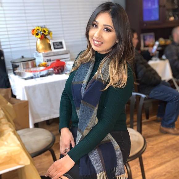 Meet your Posher, Ruby - Picture 1 of 1